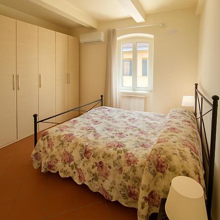 L'Orologio Matto Marina Di Carrara Exterior foto