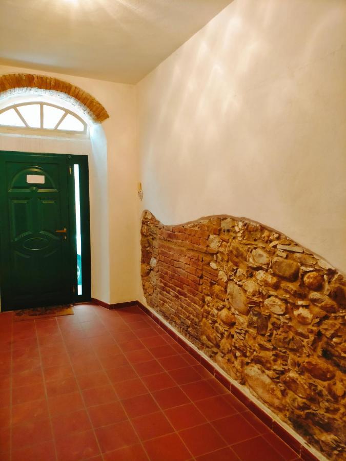L'Orologio Matto Marina Di Carrara Exterior foto