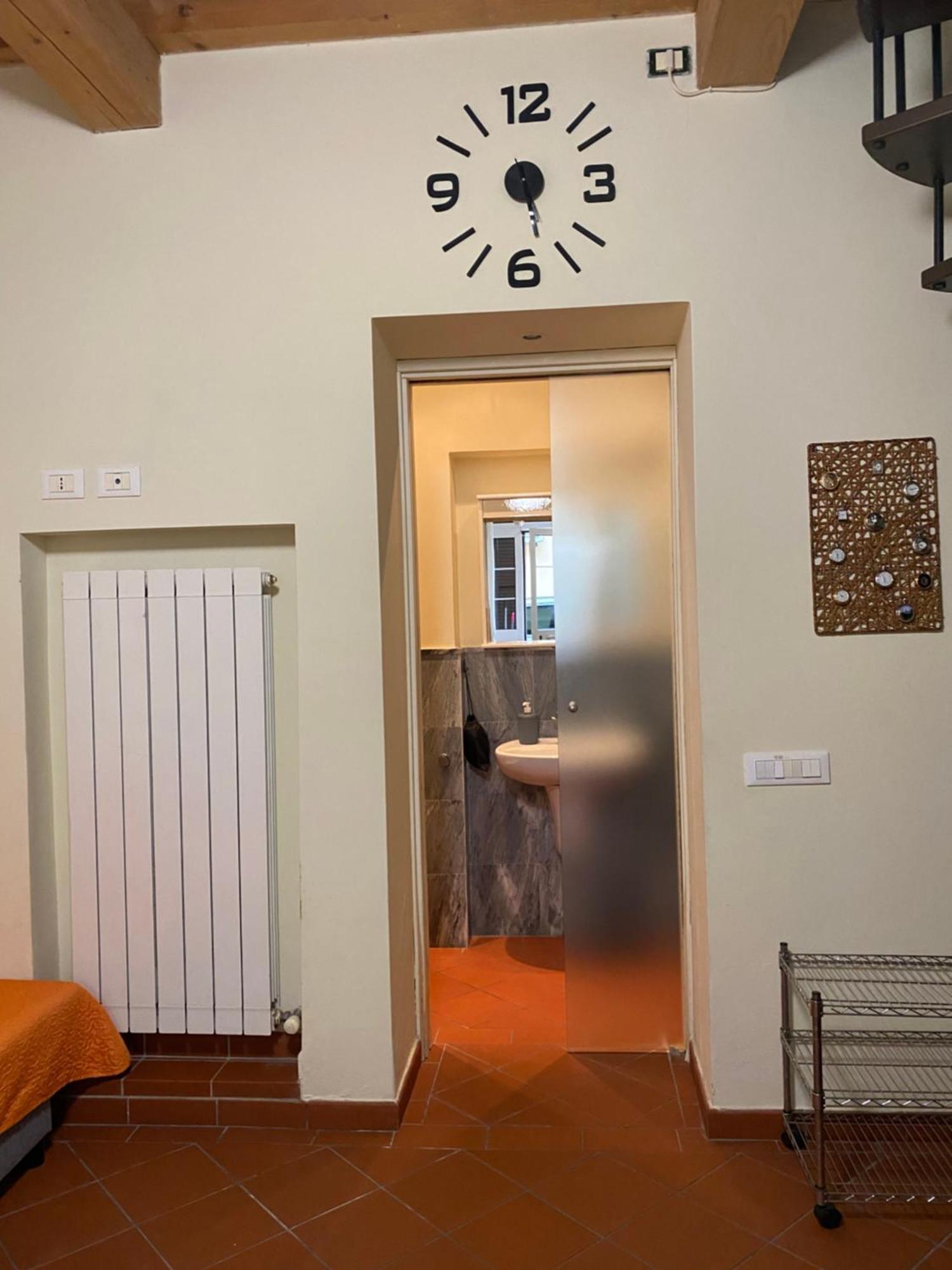 L'Orologio Matto Marina Di Carrara Exterior foto
