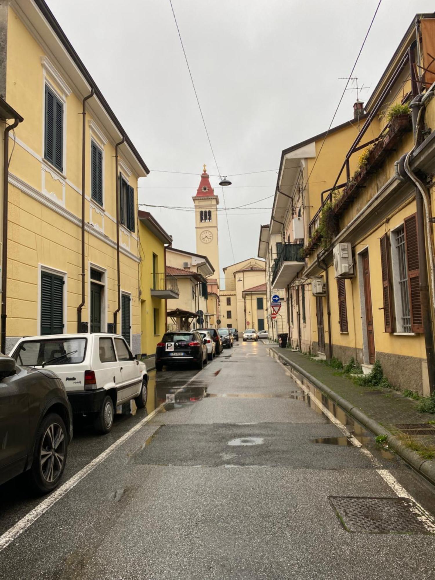 L'Orologio Matto Marina Di Carrara Exterior foto